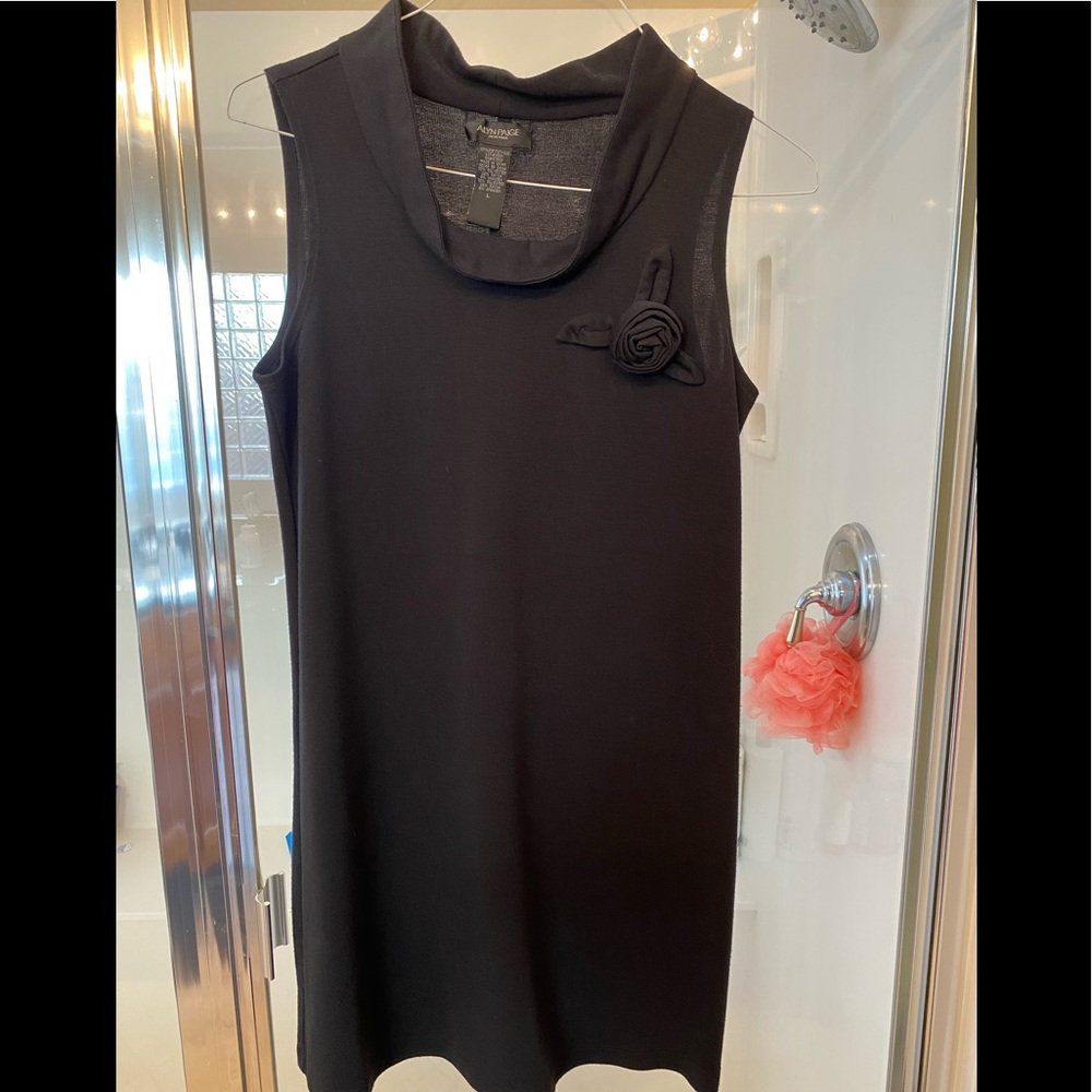 Black sleeveless dress
